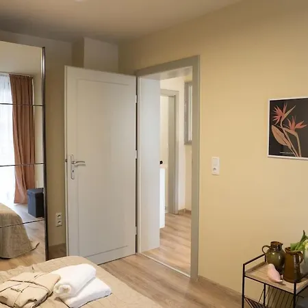 Charming Old Town Arkadenhof Apartment *