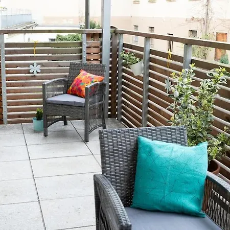 Charming Old Town Arkadenhof Apartment