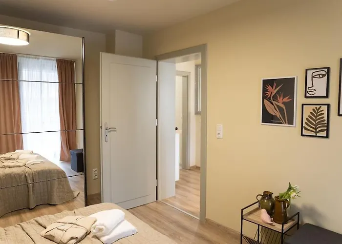 Charming Old Town Arkadenhof Daire *