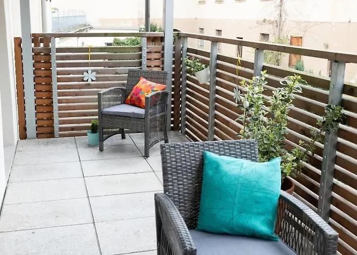 Charming Old Town Arkadenhof Daire